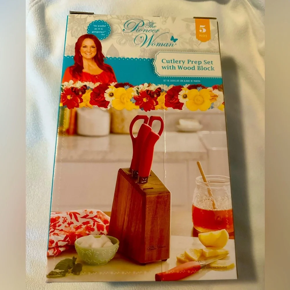 NWT The Pioneer Women cutlery prep set with wood block